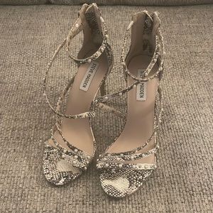 Size 8 Steve Madden heel